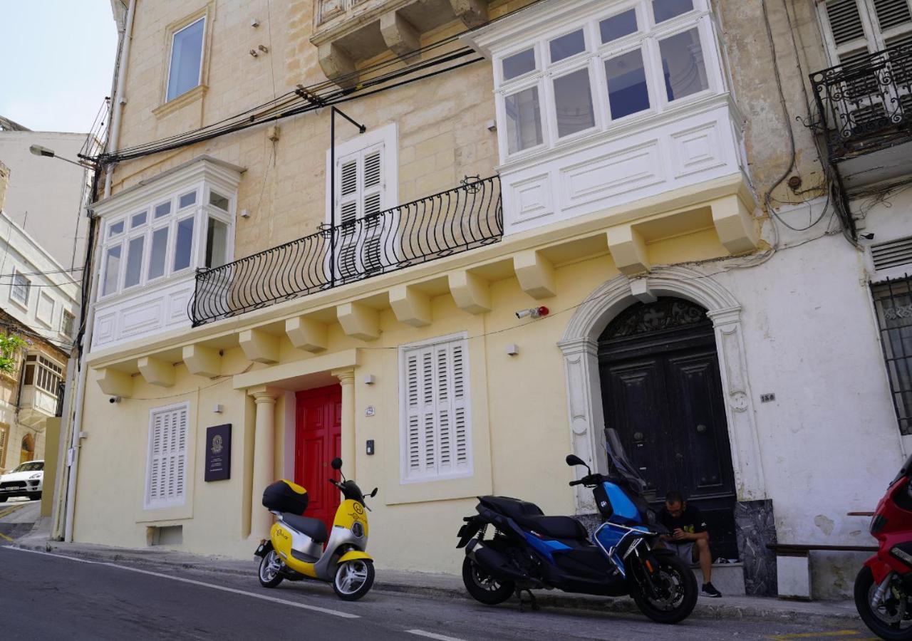 The Rose Hostel Saint Julian's Bagian luar foto