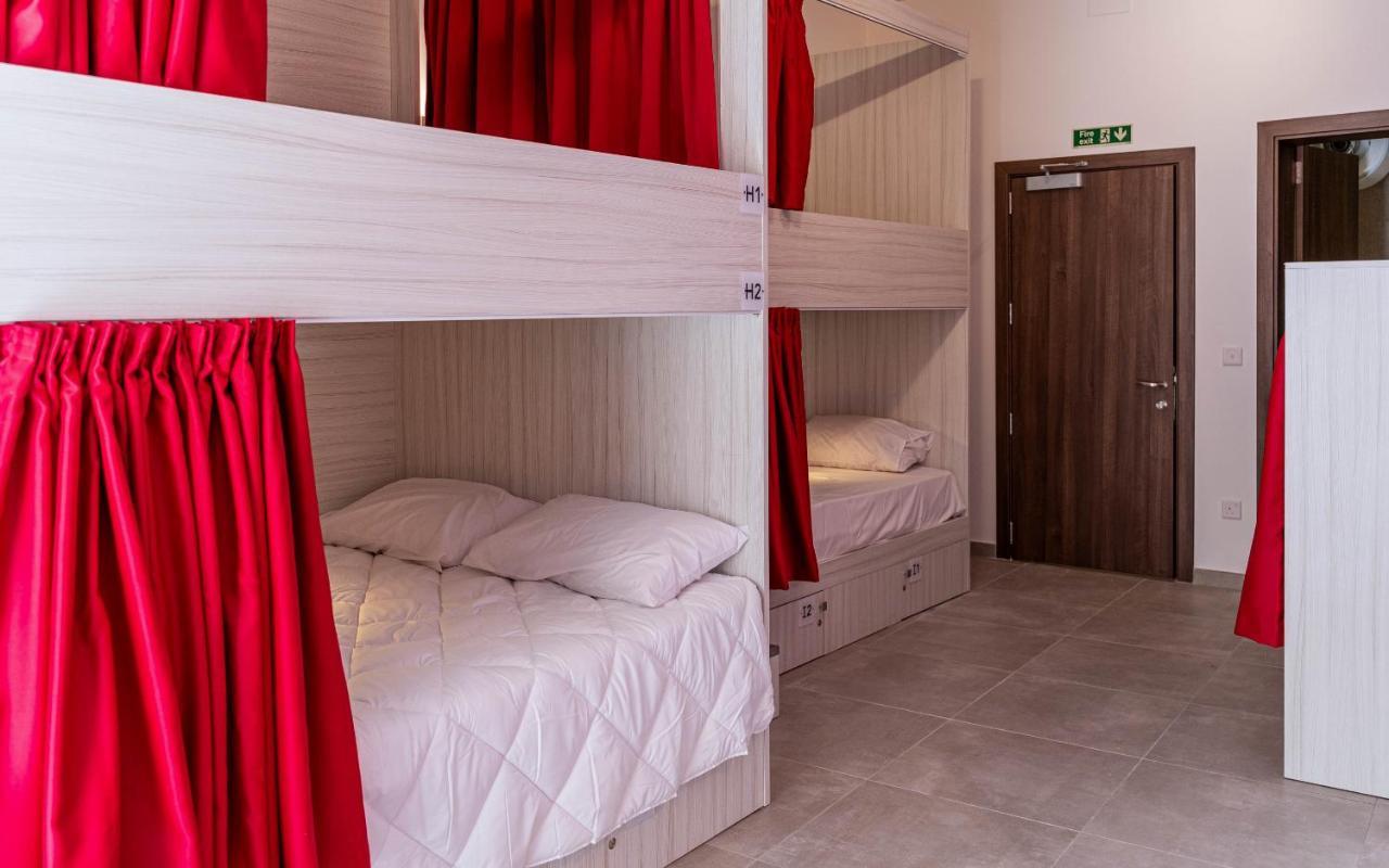 The Rose Hostel Saint Julian's Bagian luar foto