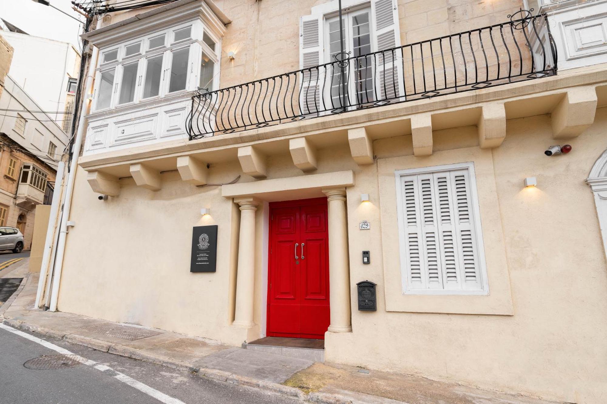 The Rose Hostel Saint Julian's Bagian luar foto